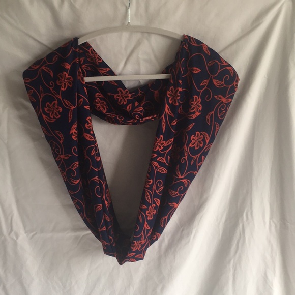 Travel Infinity Scarf with Hidden Zippered Pocket - Picture 6 of 6